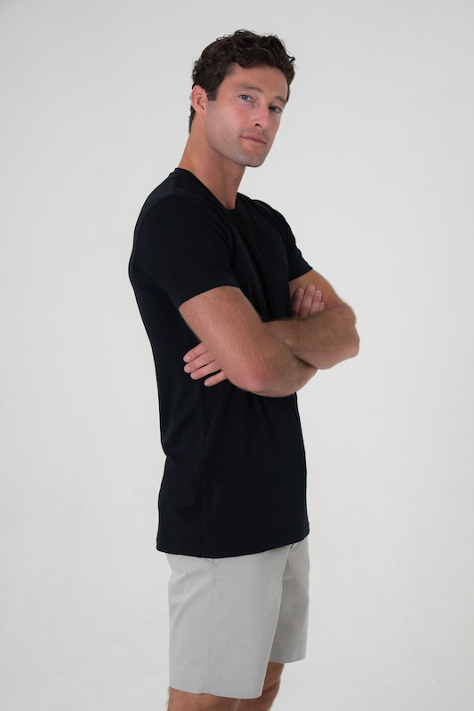 Long torso men’s black t-shirt with extended length by Tall Daddy for taller frames and better coverage
